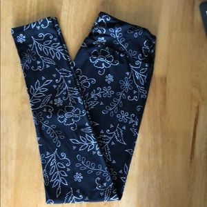 LuLaRoe OS Leggings- Black & White Floral